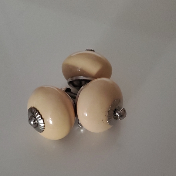 P15 Pastel Yellowr Decorative Knobs - Picture 7 of 8